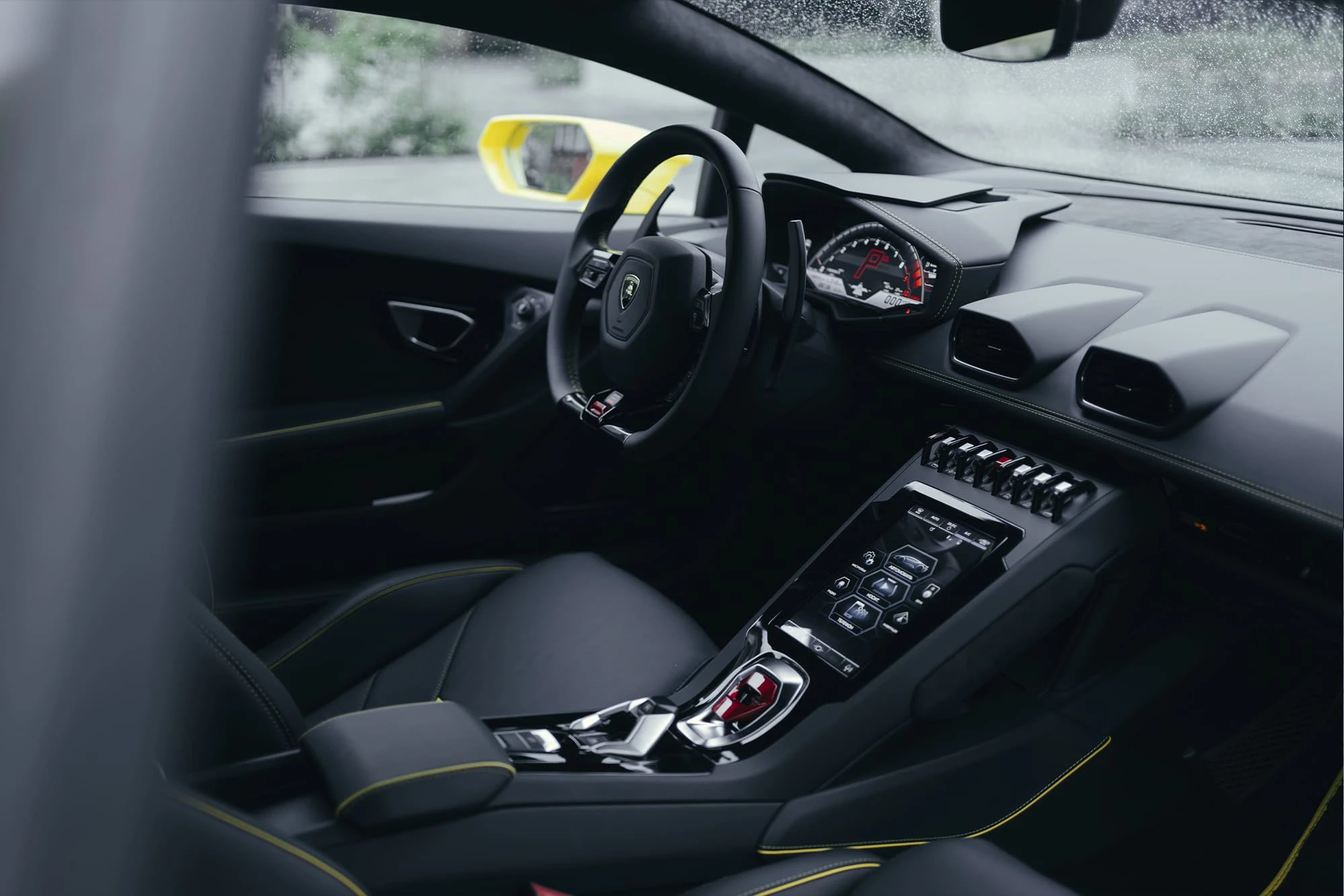 lamborghini-huracan-evo-yellow-3